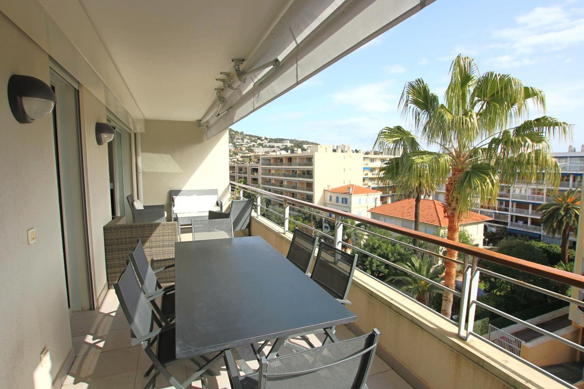 Fully Equipped Apartment With Large Terrace Lounge Area Канни Екстер'єр фото
