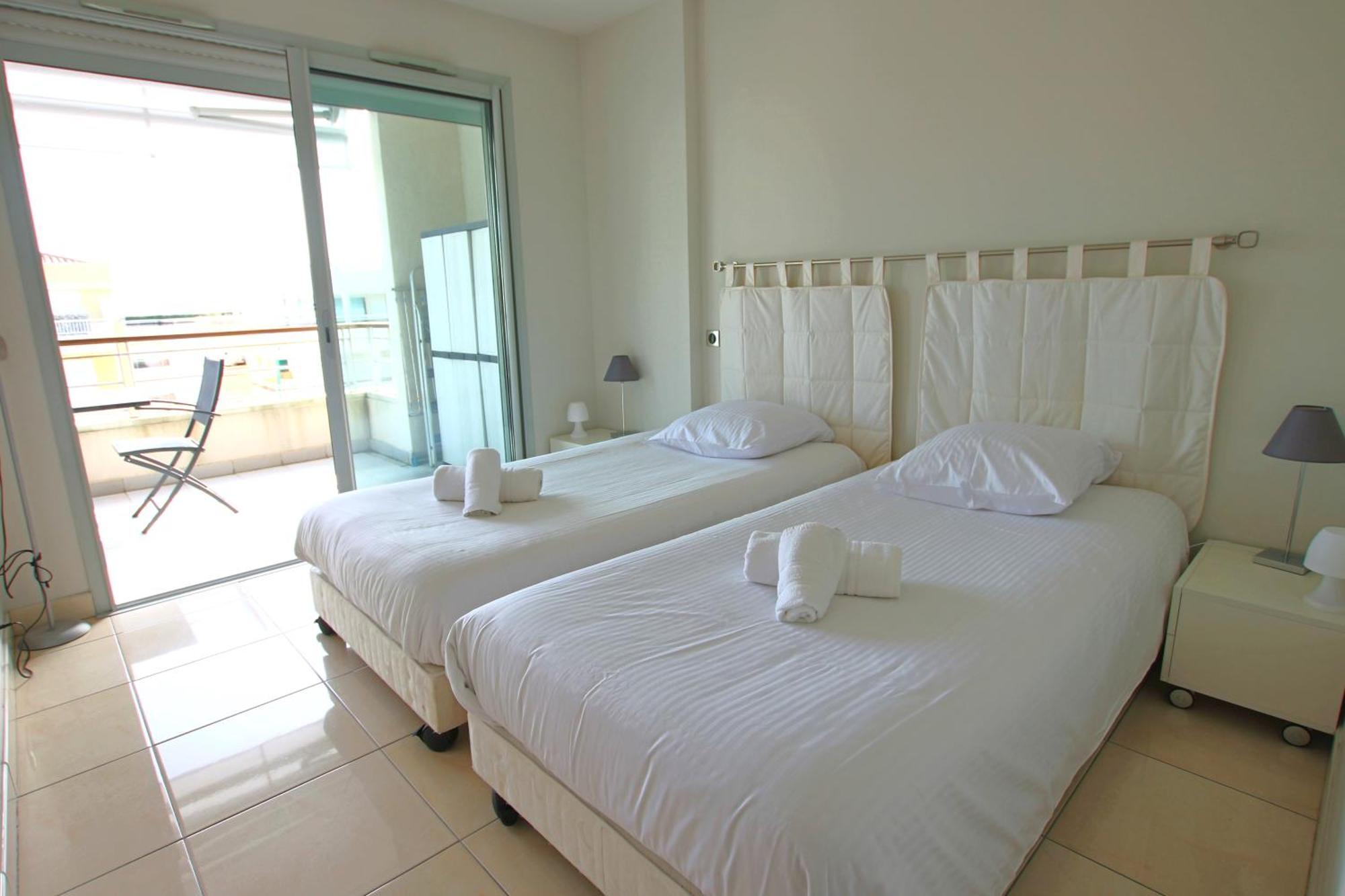 Fully Equipped Apartment With Large Terrace Lounge Area Канни Екстер'єр фото