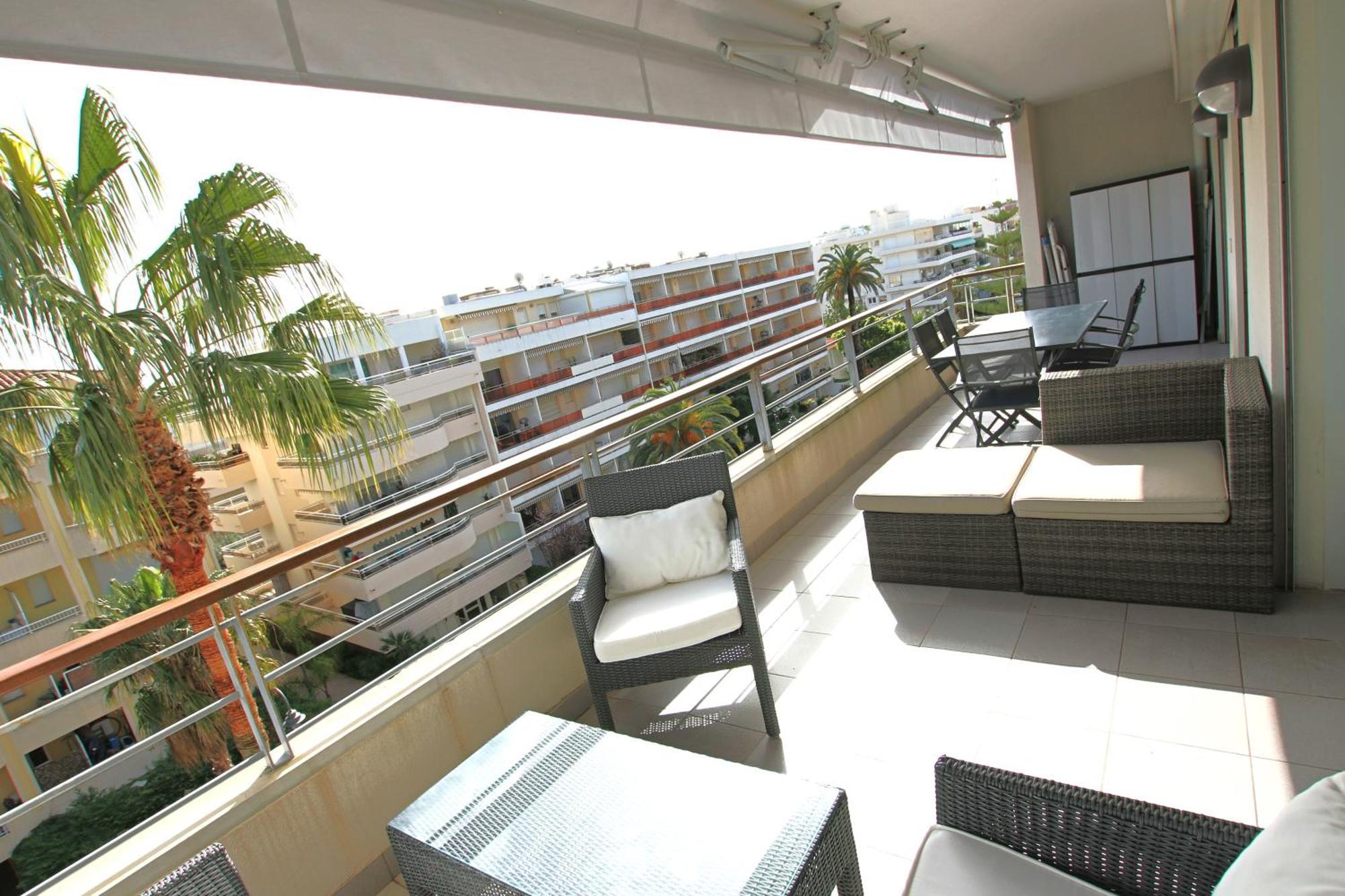 Fully Equipped Apartment With Large Terrace Lounge Area Канни Екстер'єр фото